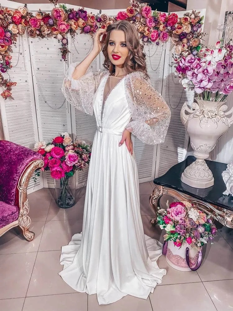 ---Elegant and refined slipped wedding dress enriched in transparency with many rhinestone decorations on the romantic puff slee