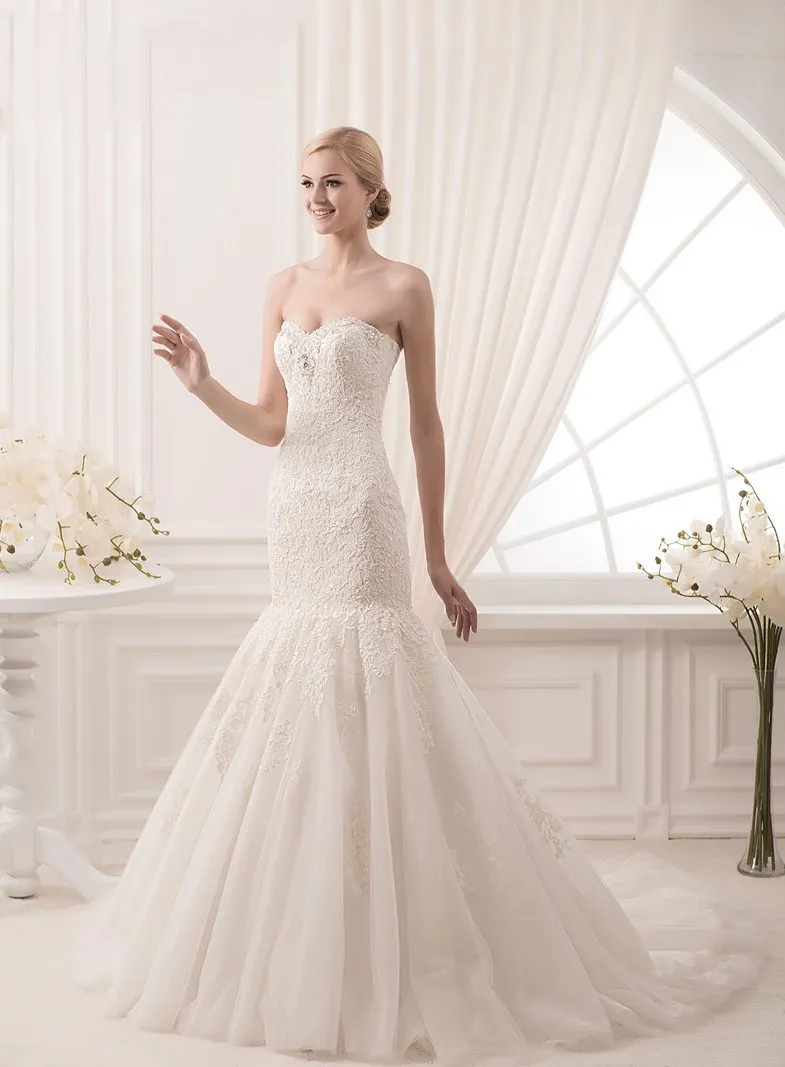 ---Simple and cheap mermaid style wedding dress made in satin, lace and tulle from the 2021 collection--