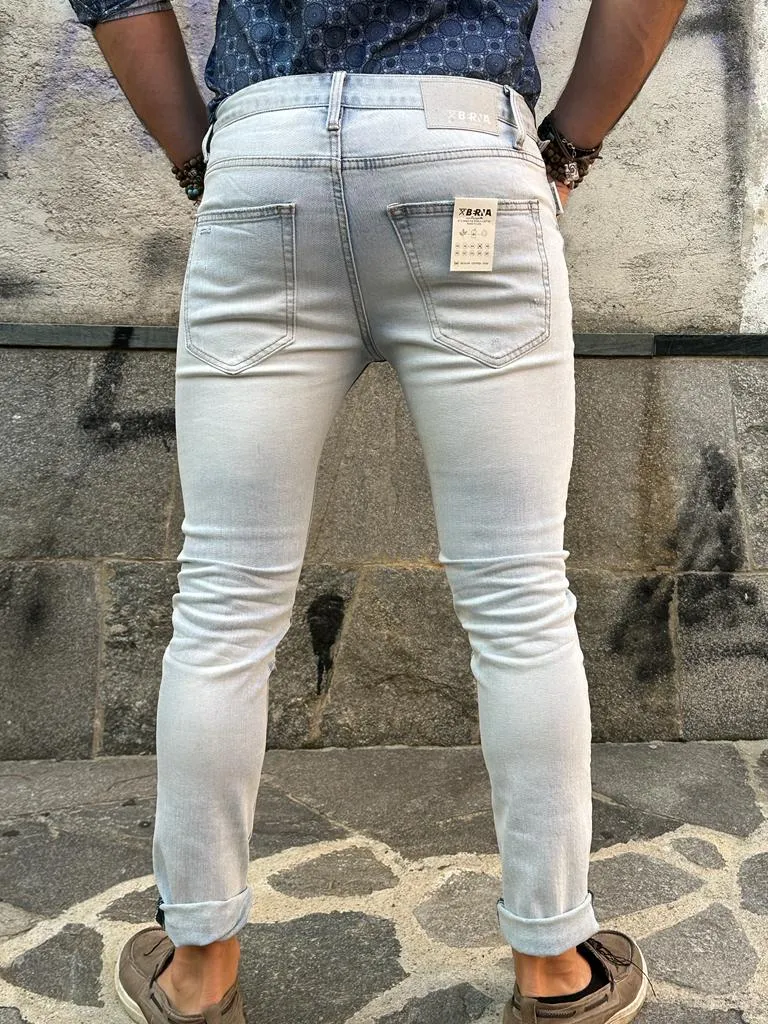 Jeans BERNA modello skinny elasticizzato senza strappi color Blu Chiaro